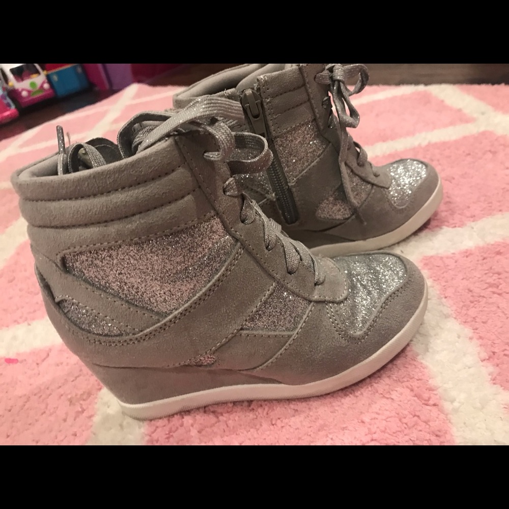 Super cute girls shoes size 13